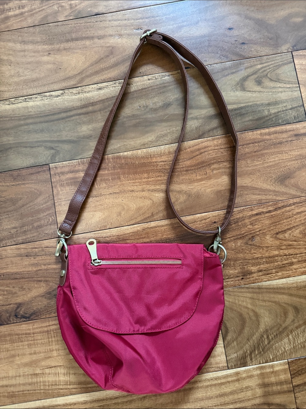 Old Navy Red Crossbody Bag with Brown Strap and Gold Hardware - Picture 6 of 7